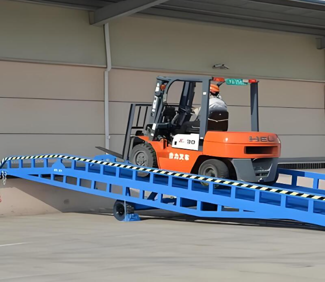 尼木移动式卸货平台（叉车用）